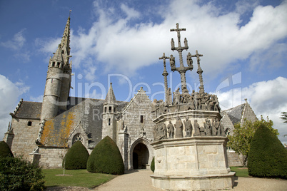 Umfriedeter Pfarrbezirk in Plougenven, Bretagne