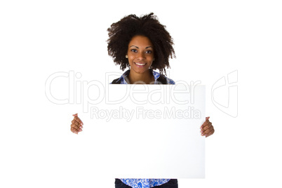 Attraktive Afroamerikanierin mit Werbetafel