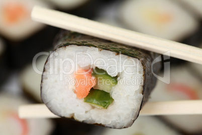 Sushi auf Stäbchen