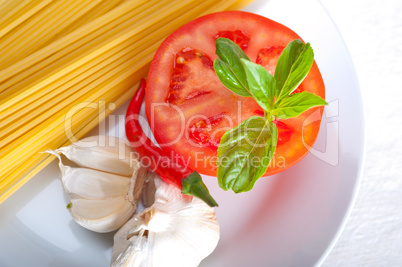 Italian spaghetti pasta tomato ingredients