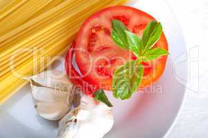 Italian spaghetti pasta tomato ingredients