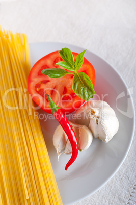 Italian spaghetti pasta tomato ingredients