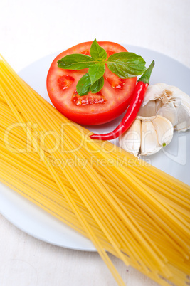 Italian spaghetti pasta tomato ingredients