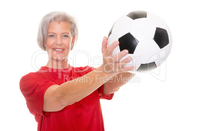 Seniorin mit Fußball