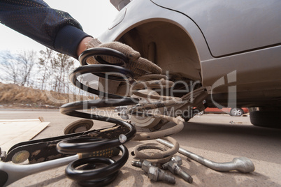 Independent replacement of a spring in the car