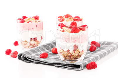joghurt desserts mit himbeeren