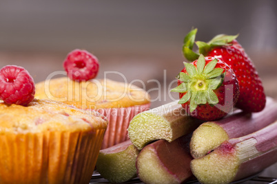 Nahaufnahme Muffins und Früchte