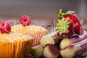 Nahaufnahme Muffins und Früchte