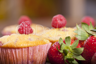 Erdbeer-Rhabarber-Himbeer-Muffins