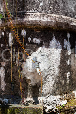 Water concrete tank with water seeping out