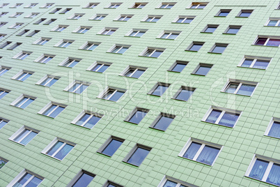 Fassade eines Plattenbaus in Berlin, Deutschland