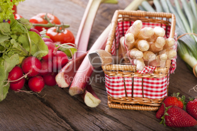 Obst und Gemüse der Saison