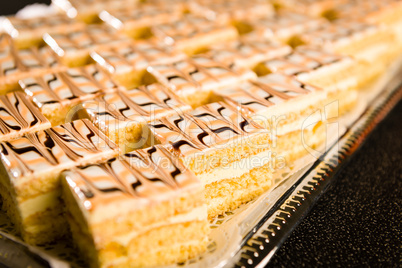 Number of honey cake pieces on tray