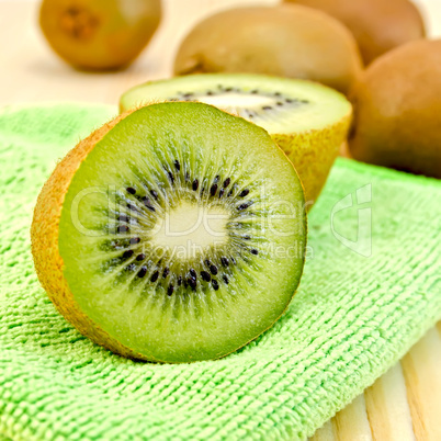kiwi on a green napkin