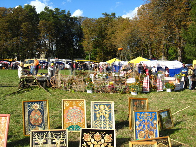 many people on the holiday of autumn in ukraine