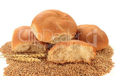 Raw Wheat Kernels, Wheatears and Whole Wheat Buns