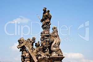 Marienfigur auf der Karlsbrücke in Prag