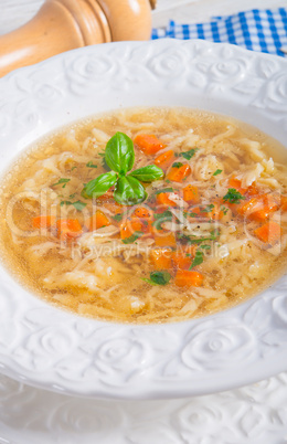 gemüsesorten nudel suppe