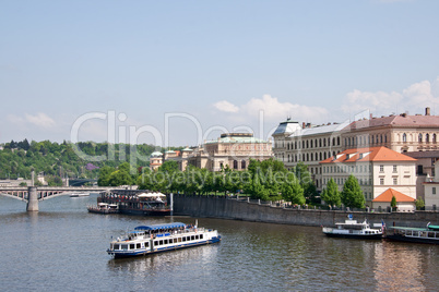 Blick von der Karlsbrück auf die Philharmonie Prag.View from the Charles Bridge to the Prague Philharmonic