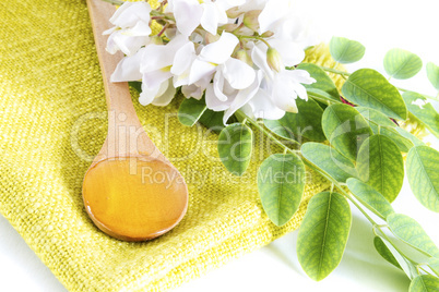 Acacia honey in spoon
