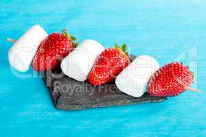 Marshmallow mit Erdbeeren