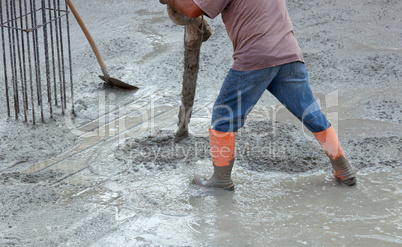 Builder worker with tube pump cement