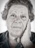 Face of an old woman - black and white portrait with dragan effe