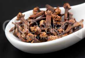 Cloves in the spoon