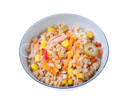 Spelt salad with tunna carrots peppers corns and olives