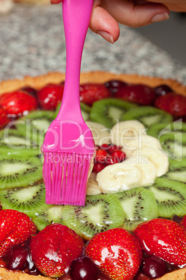 Fresh fruit cake and isinglass