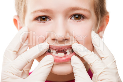 Dentist examining child teeth