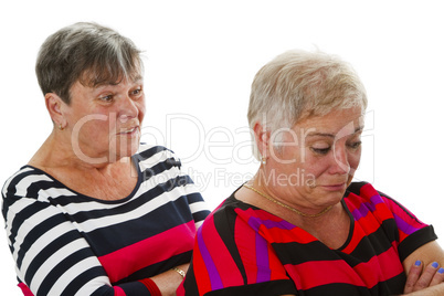 Streitende Seniorinnen