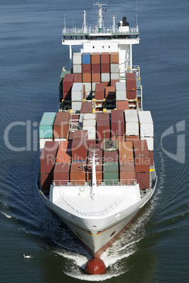 Containerschiff auf dem Nord-Ostsee-Kanal in Kiel, Deutschland