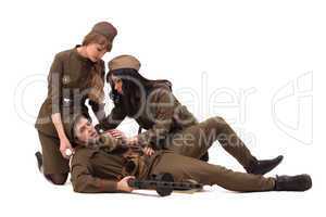 Image of women soldiers makes first aid for man