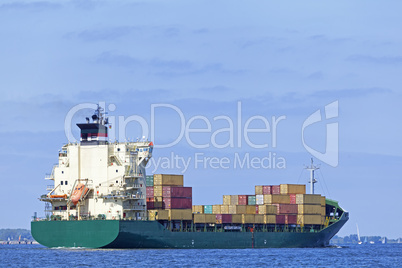 Containerschiff auf der Ostsee bei Kiel, Deutschland