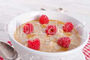 oatmeal with fresh raspberry