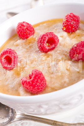 oatmeal with fresh raspberry