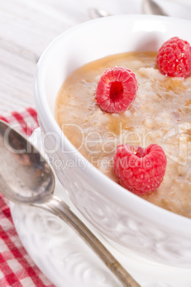 oatmeal with fresh raspberry