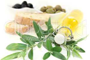 Olivenölflasche mit Zweig