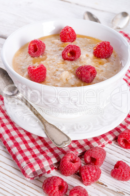 oatmeal with fresh raspberry