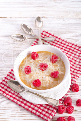 oatmeal with fresh raspberry