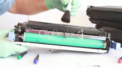 Hands cleaning toner cartridge