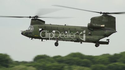 Chinook CH-47 fly by 10952