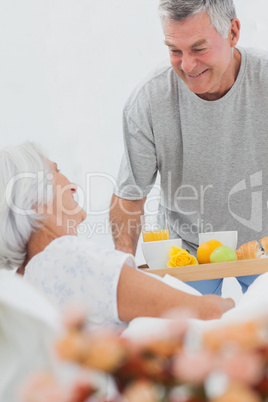 Man bringing wife breakfast in bed