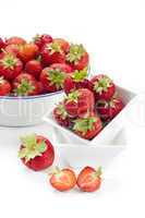 Erntefrische Erdbeeren in Emaille Schüssel