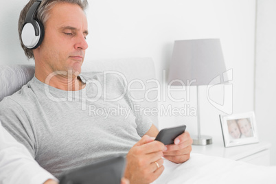 Man listening to music on his smartphone