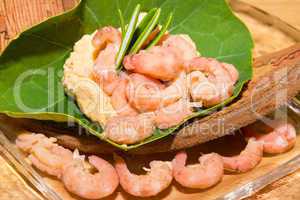 Grilled shrimps on a nasturtium leaf