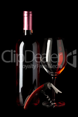 Flasche Rotwein, Korkenzieher und ein Weinglas