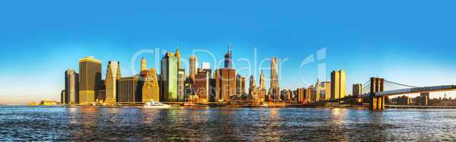 new york city cityscape with brooklyn bridge