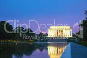 the abraham lincoln memorial in washington, dc